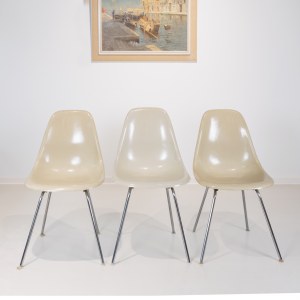 Herman Miller/Vitra, tři plastové postranní židle DSX, skořepina S, design Charles a Ray Eamesovi
