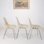 Herman Miller/Vitra tri plastové stoličky DSX, S-škrupina, dizajn Charles a Ray Eamesovci