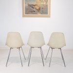 Herman Miller/Vitra, tři plastové postranní židle DSX, skořepina S, design Charles a Ray Eamesovi