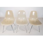 Herman Miller/Vitra, tři plastové postranní židle DSX, skořepina S, design Charles a Ray Eamesovi
