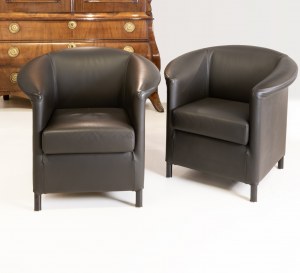 Wittmann Paire de fauteuils 'Aura', dessinée par Paolo Piva