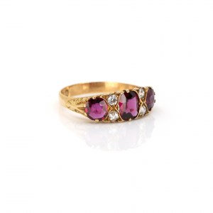 Viktoriánsky prsteň s rubínom a diamantom