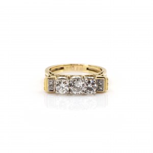 Art deco ring set with diamonds