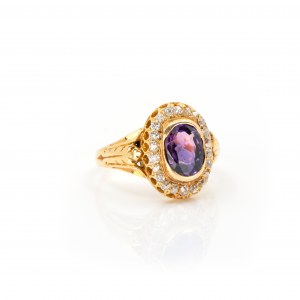 Ring set with amethyst and diamonds