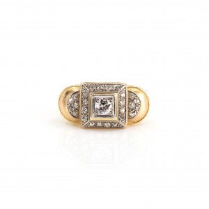 Art deco ring set with diamonds