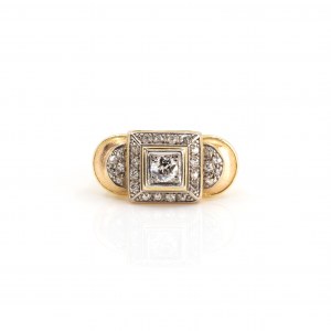 Art deco ring set with diamonds