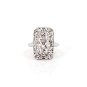 Art deco ring set with diamonds