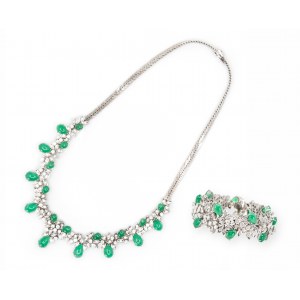 Necklace and bracelet set with emerald diamonds