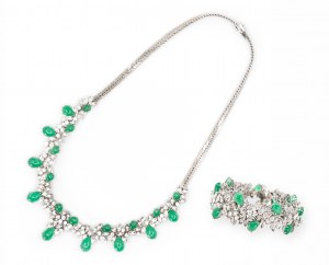 Necklace and bracelet set with emerald diamonds