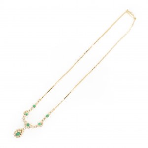 Necklace set with emerald diamonds