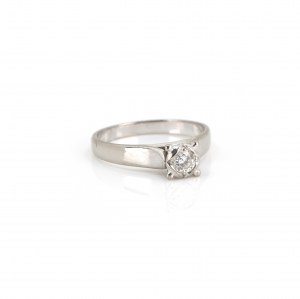 Solitaire ring