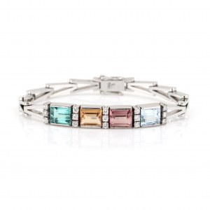 Bracciale con pietre preziose incastonate in diamanti