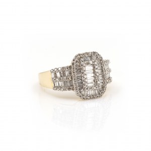 Ring with diamond setting