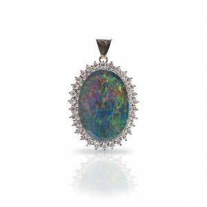 Pendentif opale serti de diamants