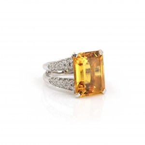 Ring with citrine diamond setting