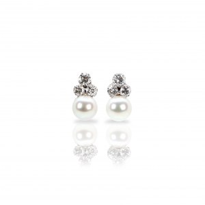 Pair of stud earrings with pearl-diamond setting