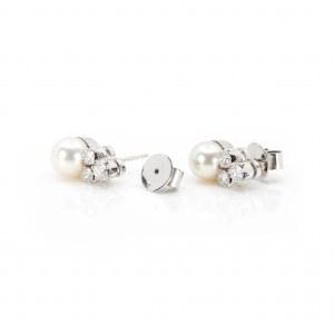 Coppia di orecchini a perno con perla e diamante