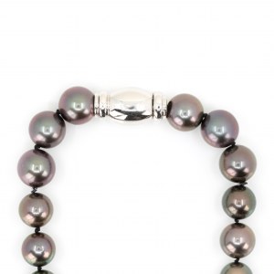 Tahitian pearl necklace