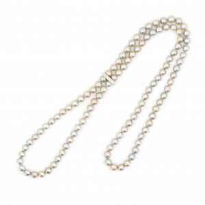 Cultured pearl necklace with diamond clip