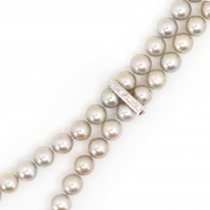Cultured pearl necklace with diamond clip