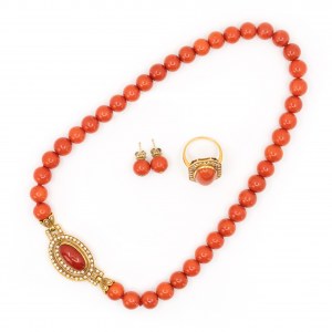 Parure de bijoux sertis de diamants corail