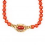 Jewelry set with coral diamond trim