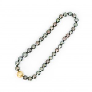 Tahitian pearl necklace with diamond clasp