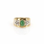 Set of stud earrings and ring with emerald setting