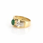 Set of stud earrings and ring with emerald setting