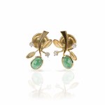 Set of stud earrings and ring with emerald setting