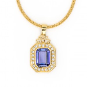 Necklace with tanzanite diamond pendant