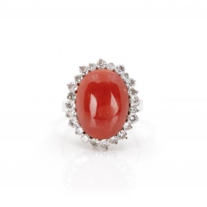 Entourage ring with coral diamond trim