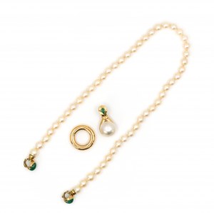 Perlový náhrdelník se smaragdovým lemováním