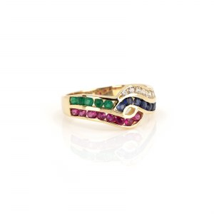 Ring with gemstone diamond setting