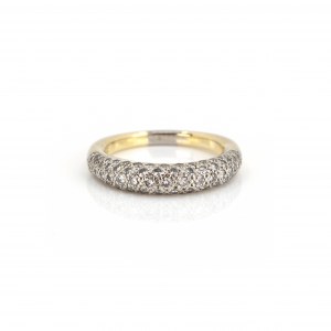 Ring mit Diamantbesatz