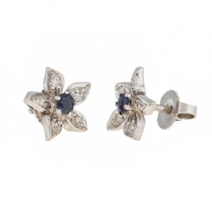 Earrings in the form of flowers, mid-20th century.