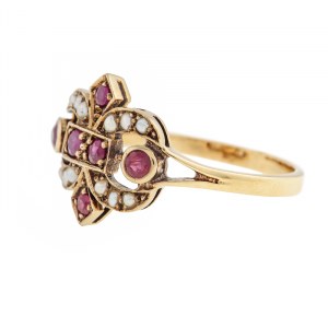 Ring with lily flower motif, early 20th century.
