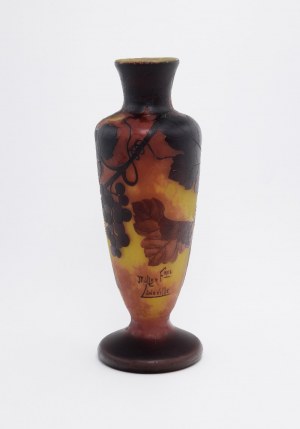 MULLER FRERES (činný od roku 1900), Váza s motivem vinné révy