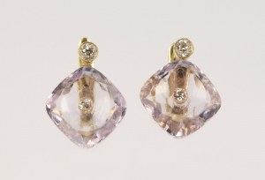 Earrings with amethysts