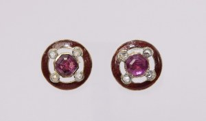 Earrings with rubies