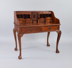 Bureau de style néo-rococo