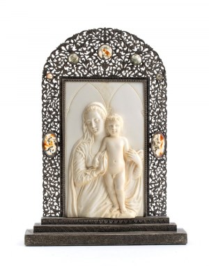 Scultura italiana in avorio raffigurante la Madonna con Bambino e fama d'argento