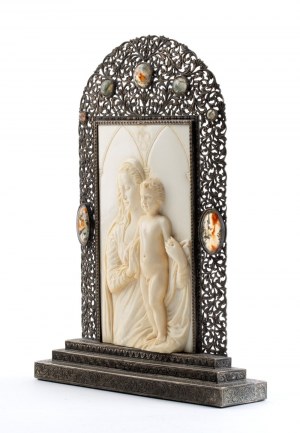 Sculpture italienne en ivoire représentant la Vierge et l'Enfant avec gloire en argent