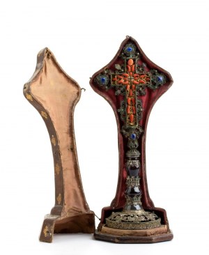 Croce reliquiario in argento, corallo e cristallo di rocca