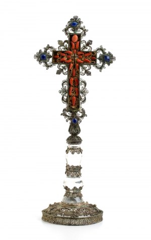 Croix reliquaire en argent, corail et cristal de roche