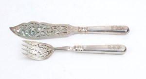 A pair of Russian silver fish cutlery