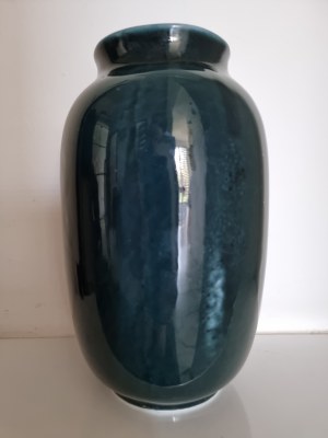 Anna Malicka - Zamorska, Vase bleu marine