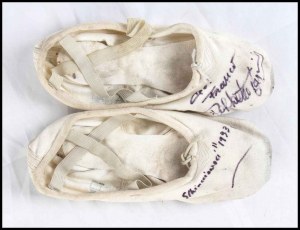 Terabust, Elisabetta (Varese, 4. srpna 1946 - Řím, 5. února 2018) Podepsané taneční boty...