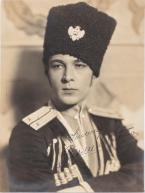 Valentino, Rodolfo - Rudolph Valentino (Castellaneta, 6 maggio 1895 - Nowy Jork, 23 agosto 1926[1])