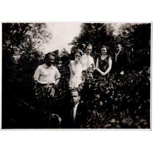Antanas Samuolis und Antanas Gudaitis mit Freunden, Antanas Samuolis (1899-1942) - Maler Antanas Gudaitis (1904-1989) - Maler.